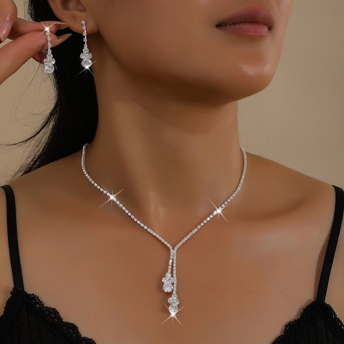 Pinduoduo bridal necklace earring set, simple versatile, elegant luxurious, featuring a chain and rhinestone design