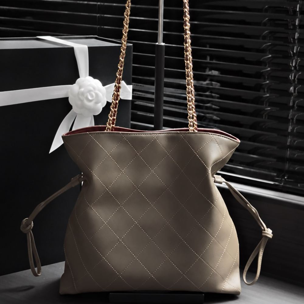 Shoulder Tote Bag Quilted Leather Chain Drawstring Carryall Chic Office Shopping Travel Top-Tier Designer New Arrival