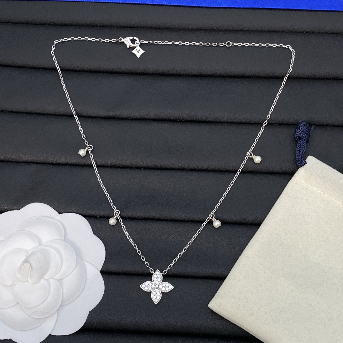 jewellery designer for women L shaped pearl diamond four leaf clover Fashionable and versatile women s necklace