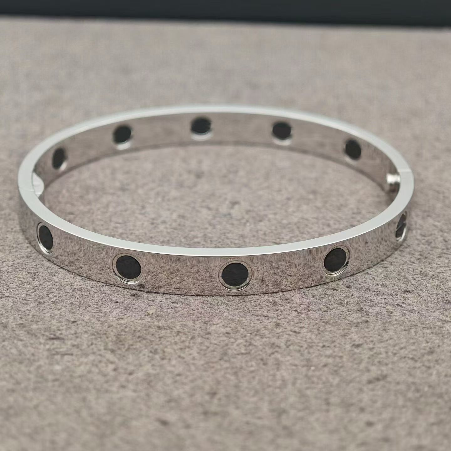 Designer bracelet for women men Black ceramic bracelet Delicate Invisible Luxury Jewelry Simple and classic hand rope fashion style Party versatile