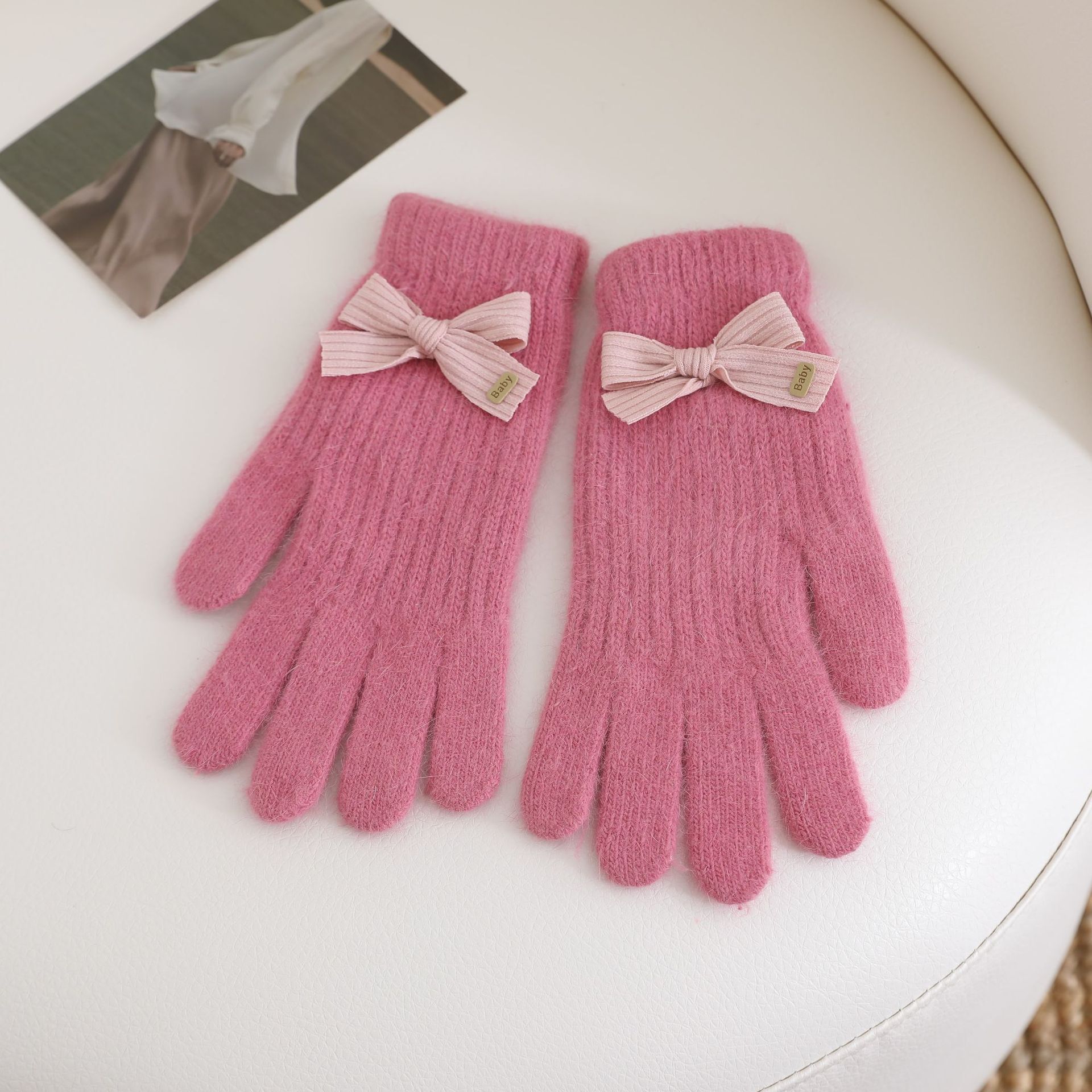 Winter warm, cold-resistant, touchscreen-compatible knitted gloves with a Korean-style, cute bow and rabbit fur design for women