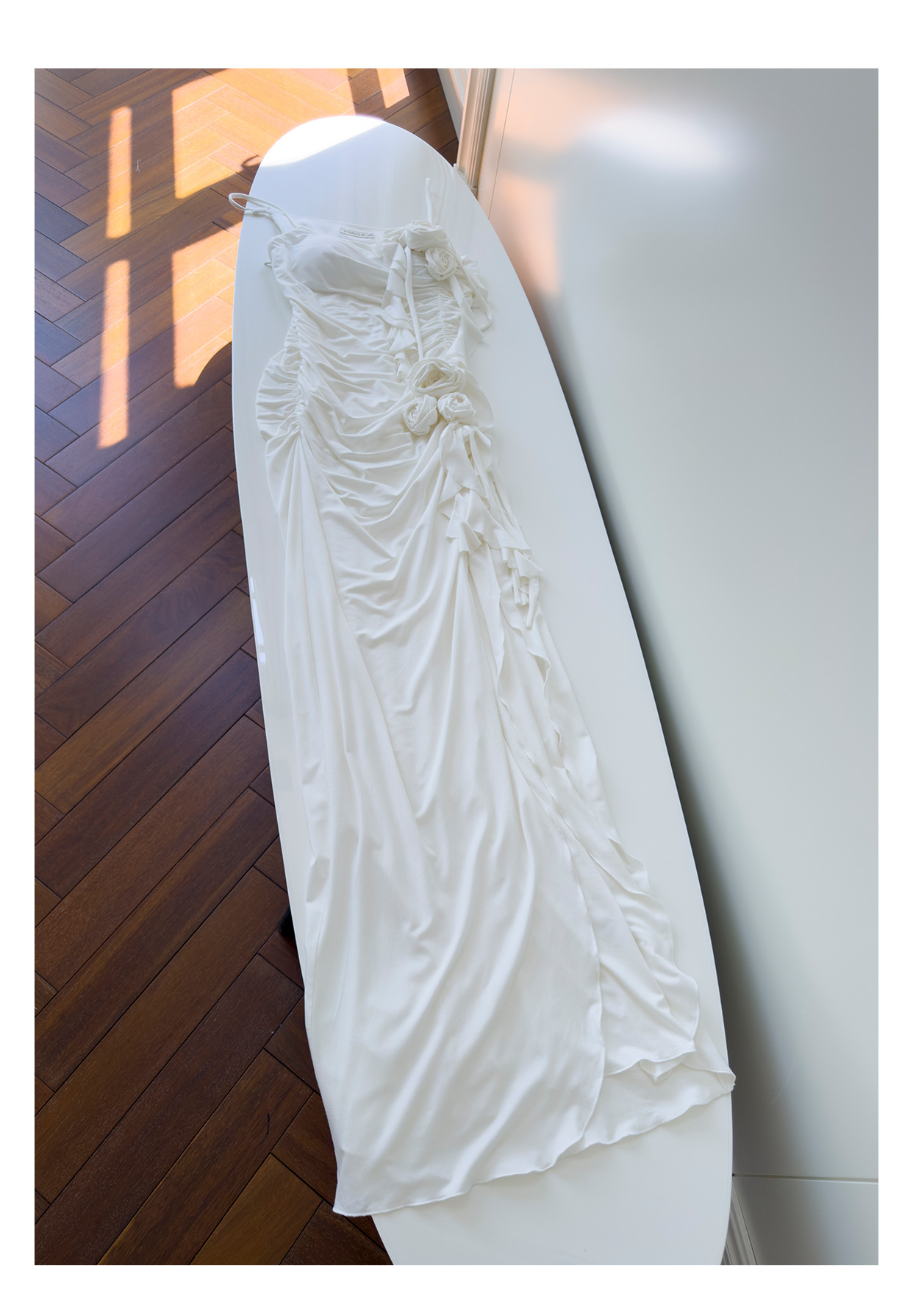2026 Autumn White Solid Color Panelled Flowers Dress Spaghetti Strap Square Neck Long Maxi Casual Dresses J6S179871 Haute Couture Check Size Chart P