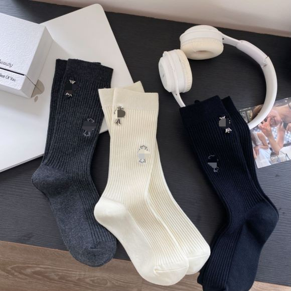 Autumn winter embroidered cross-pattern Korean style, black and white, trendy mid-calf socks, popular online fashion socks