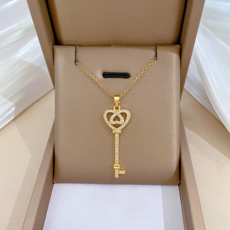Fashion Designer Heart Key Pendant Necklace with Full Diamond Inlay Key Luxurious and Elegant Versatile Collarbone for Women Titanium Steel Chain