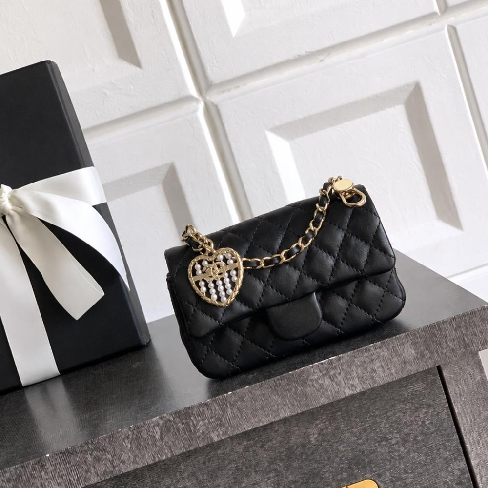 Mini Flap Bag Quilted Lambskin Pearl Heart Charm Chain Pouch Chic Daily Date Gift Top-Tier Designer New Arrival