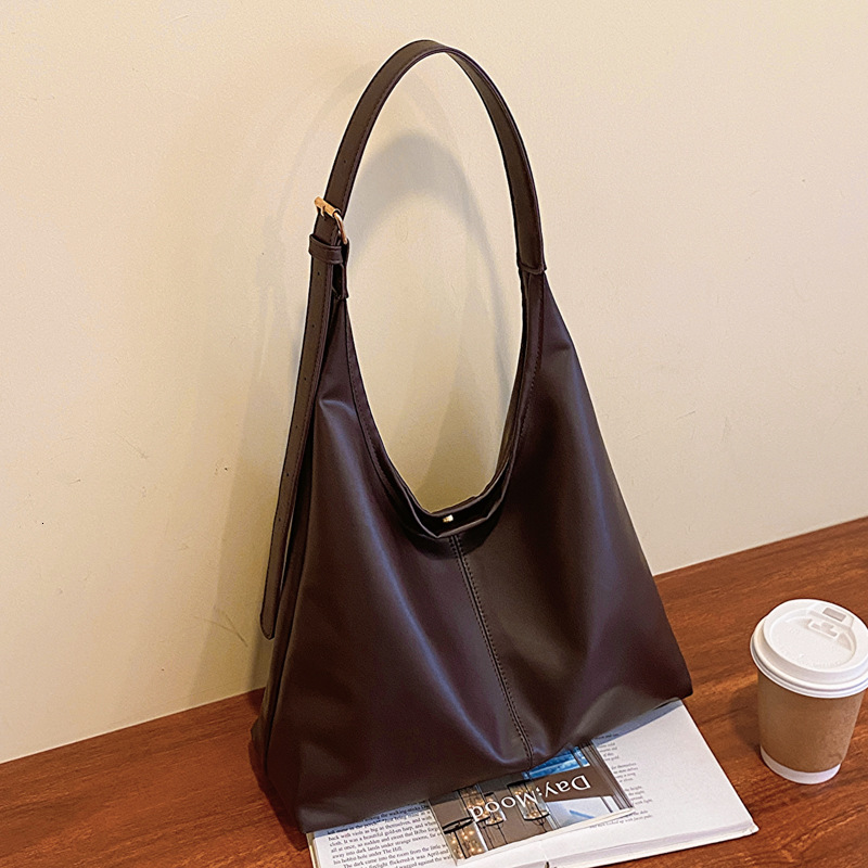 Vintage Commuter Texture Single Shoulder for 2026 New Trendy Style Elegant Underarm Tote Bag Fashionable Women