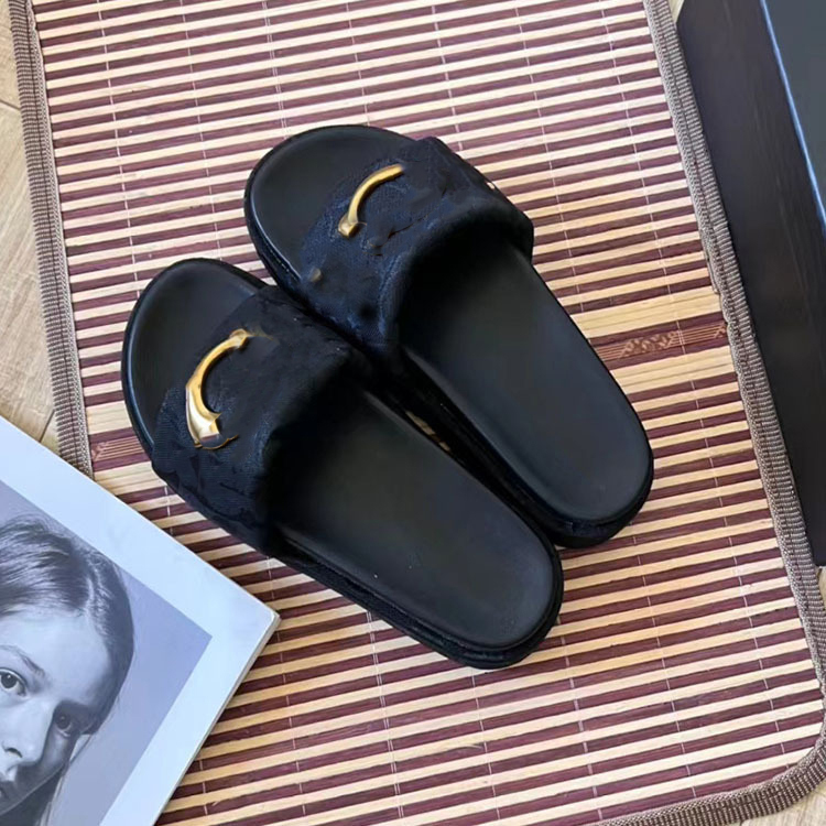 Designers Sandals Luxury Slide Interlocking Women Ladies Hollow new color Platform Slippers Women Slide Sandals Fashion Classics Retro Lovely Beach