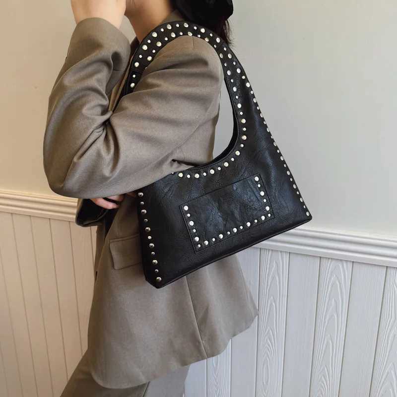 Retro Motorcycle Bag Large Capacity Tote Bag Oil Wax Leather Underarm Single Shoulder Bag Simple Wasteland Style Z260918