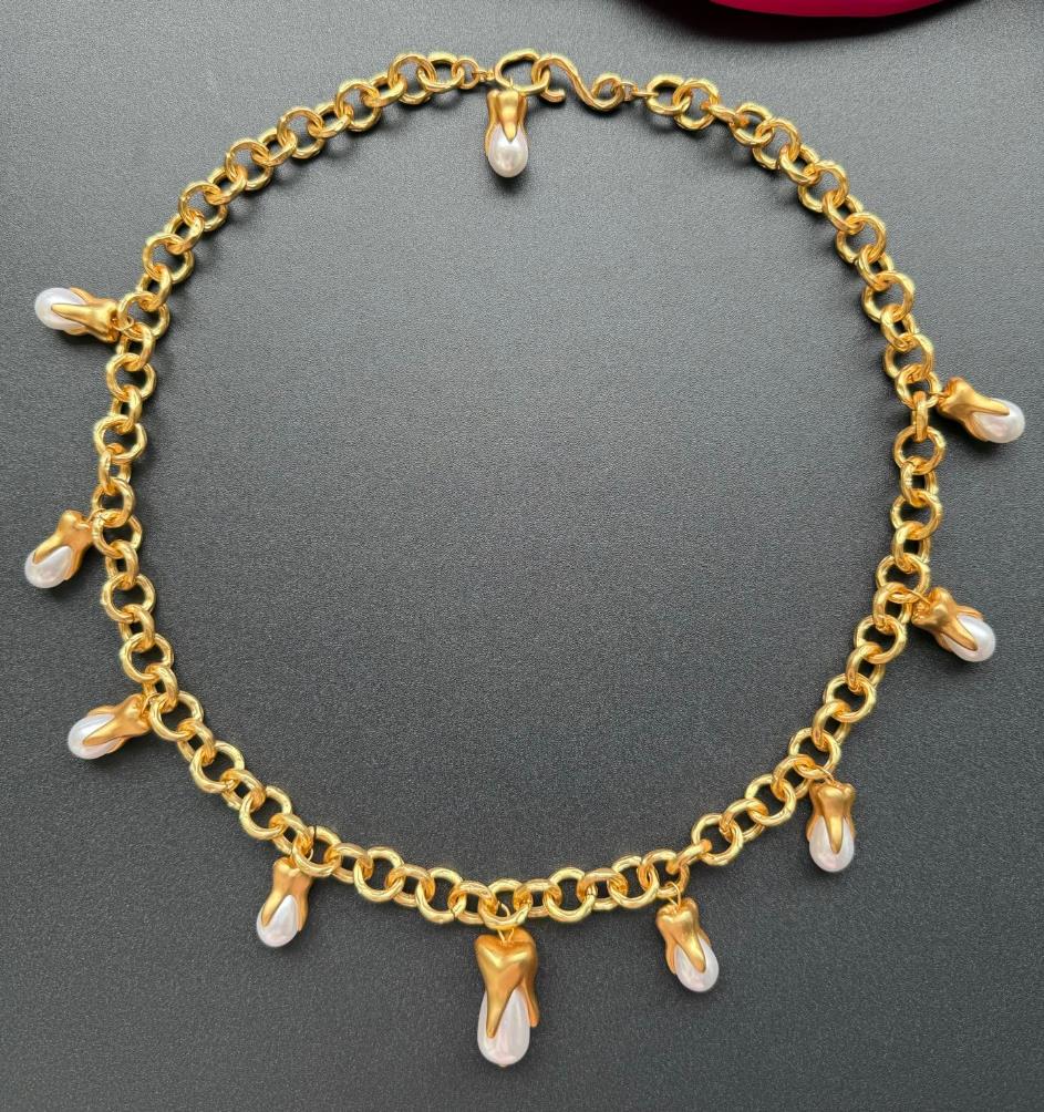 New Designed women necklaces Vintage tooth pearls pendant chain Necklace Designer Jewelry Schiaparelli-N02-0558