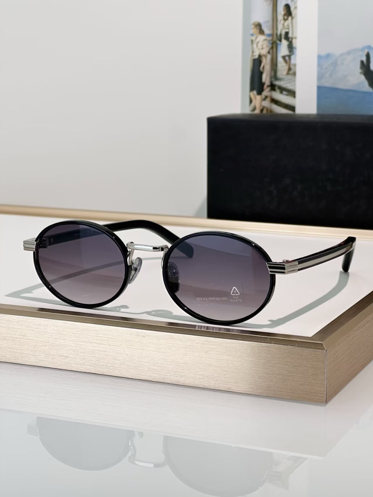 Luxury Designers Womens Sunglasses For Women Men Sun Glasses Mens B56 Designer Fashion Style Protects Eyes Random Box