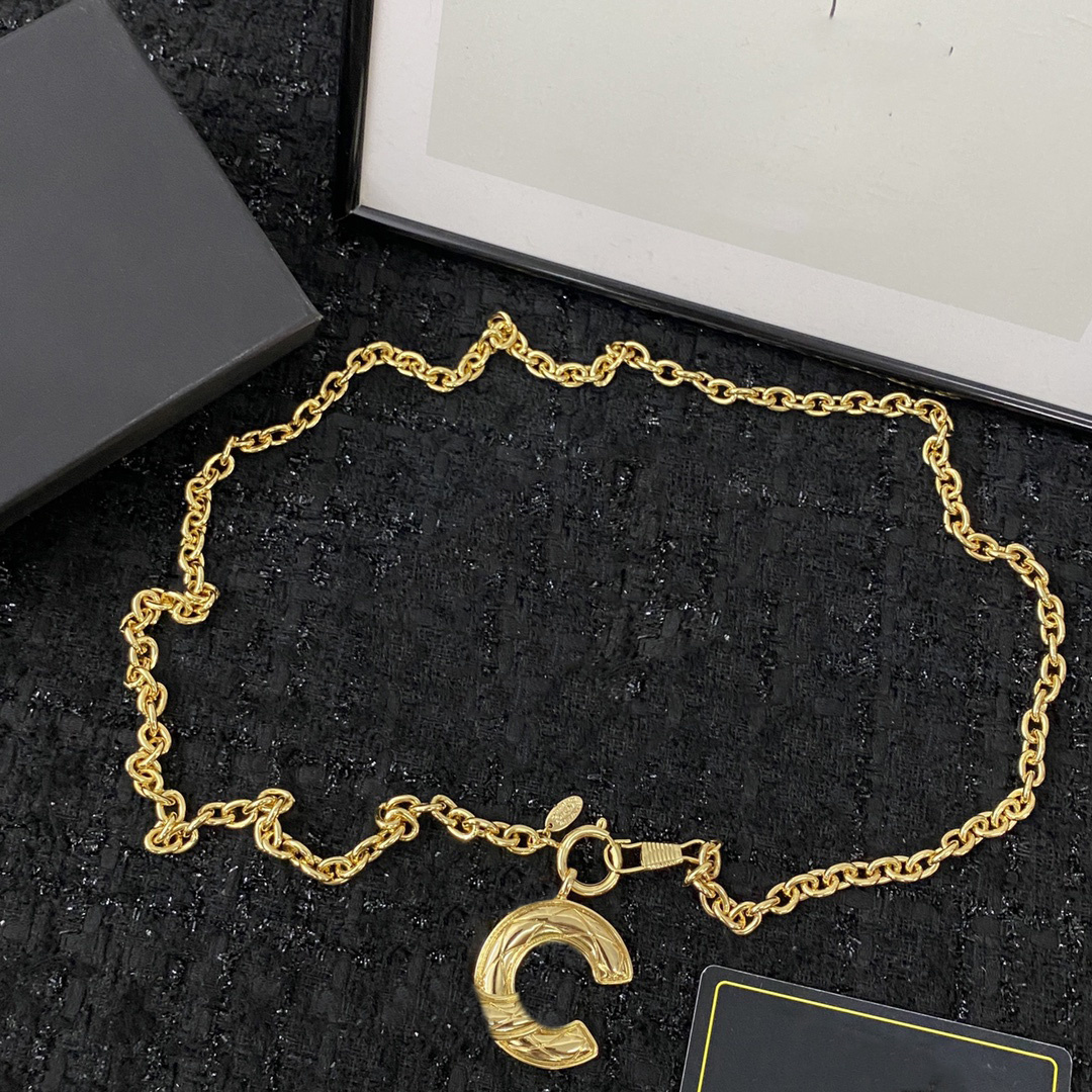Designer Pendant Necklaces C Chokers Luxury Internet celebrity Women Fashion Jewelry Metal leather Pearl Hip hop Style Heavy Pendant CC j56jg