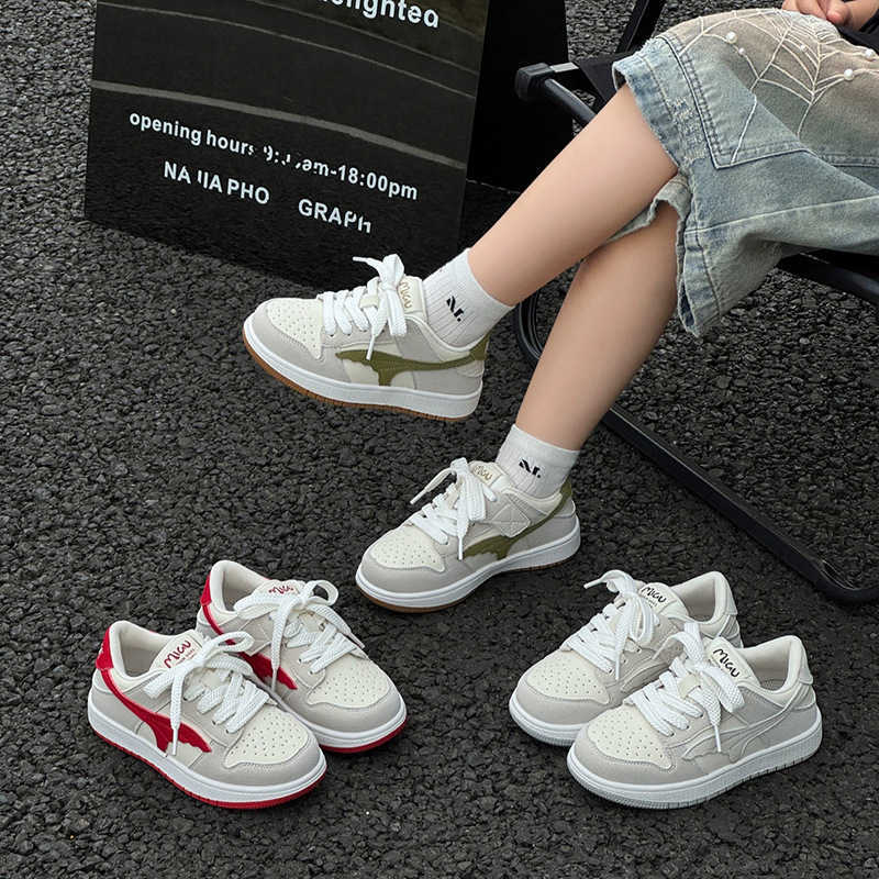 Children's sneakers 2026 autumn new style boys' skate shoes non-slip lightweight girls' outdoor student casual white shoes L260918JOT