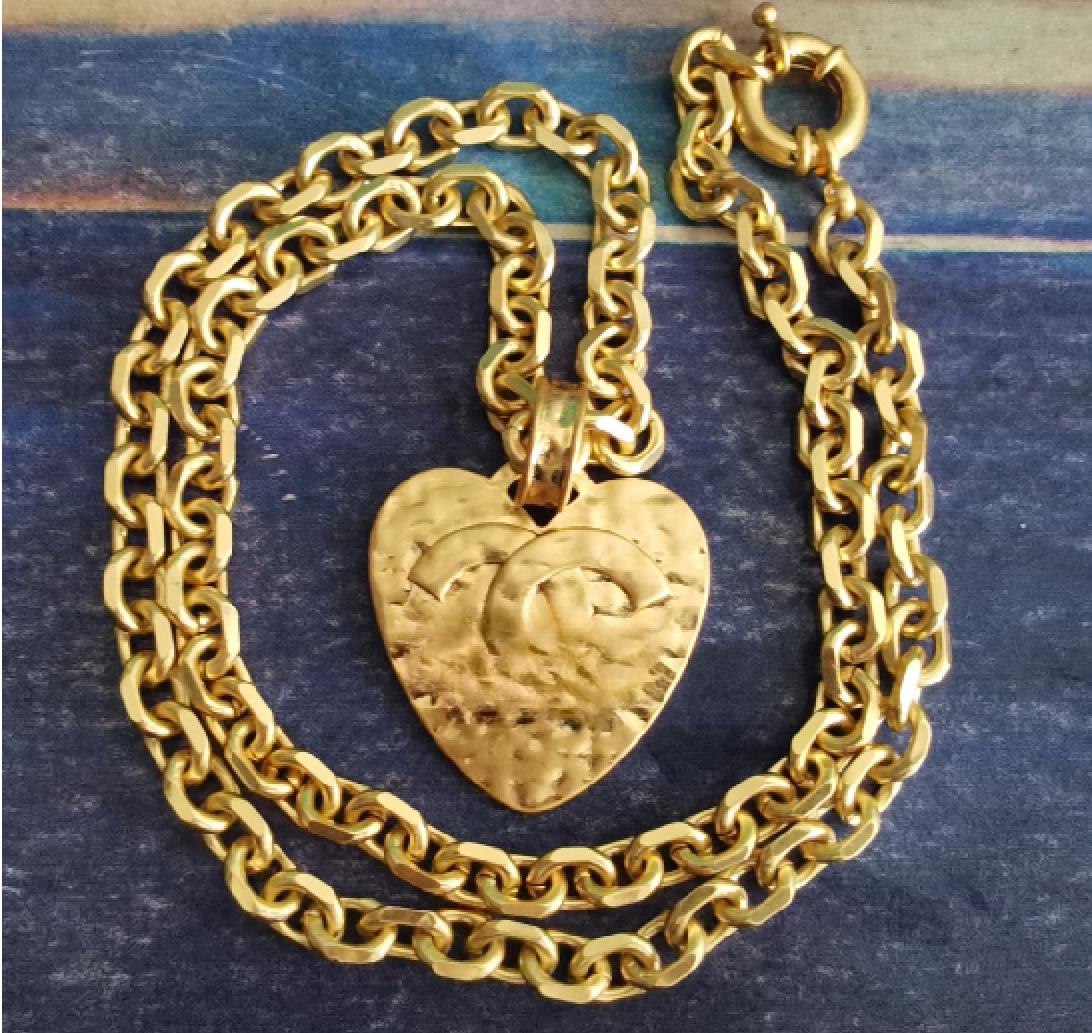 Baroque Fritillary Elliptical With Letter love Pendant Necklace Ear Studs Earring Belly Shell Ear Clip Vintage Designer Jewelry Sets MM369