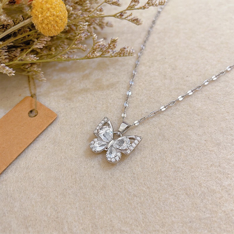 Light luxury butterfly full-diamond micro-paved design, trendy and elegant sparkling for women, minimalist ins-style necklace wholesale