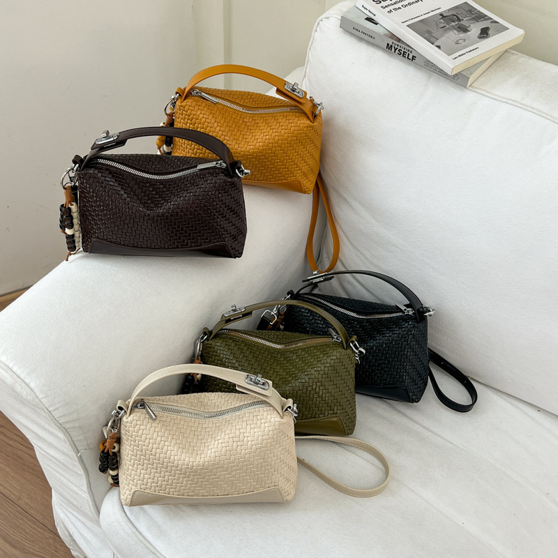 Luxury Brand Designer Bag High-End Niche 2026 New Vintage Woven Crossbody Korean Style Popular Women's Handbag Pillow Bag
