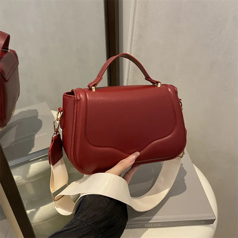 Fashion Versatile Women Pu Shoulder Bags Outing Portable Ladies Adjust Crossbody Bag Simple Solid Color Female Saddle Handbag 260917