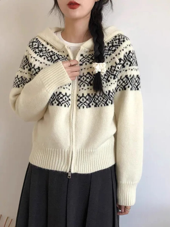 Womens Knitted Hooded Cardigan Christmas Pattern Floral Loose Fit High End Feel Long Sleeve Zipper Closure Straight Cut Sweater 260918