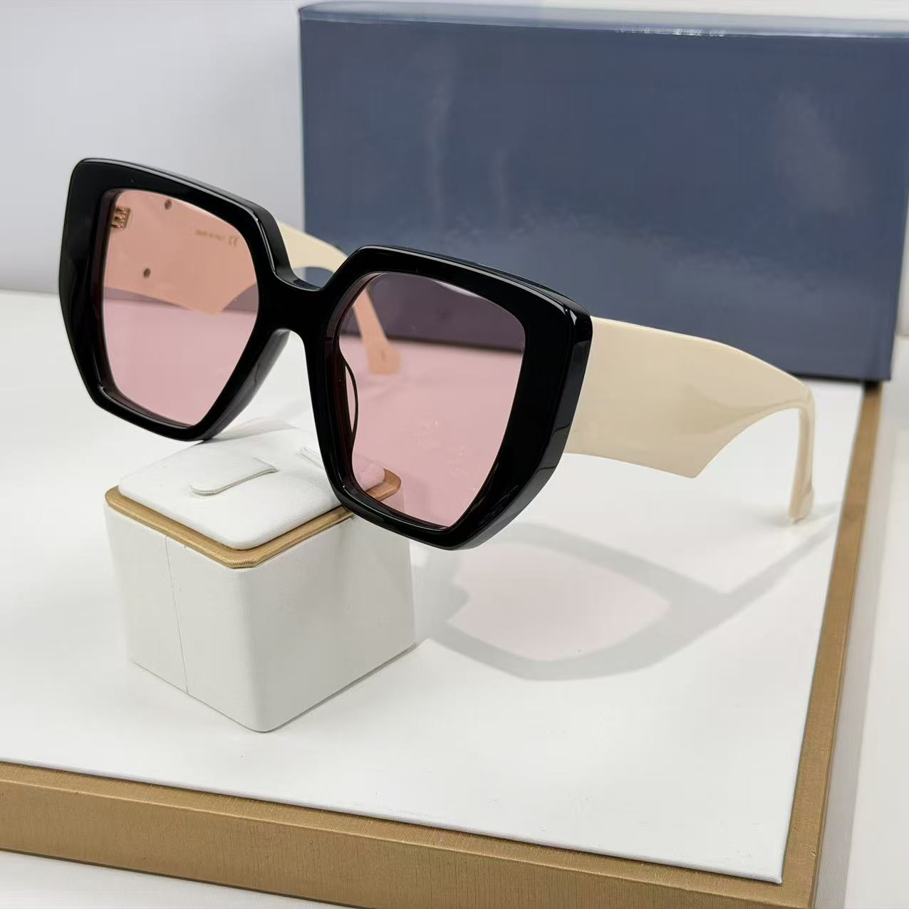 Popular Sunglasses For Men Women 0956 Fashion Summer Travel Avant-Garde Goggles Style Anti-Ultraviolet UV400 Oval Acetate Full Frame Glasses With Bo