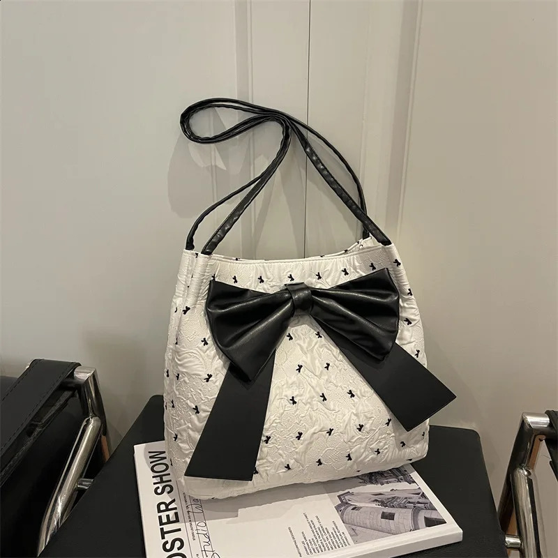 Sweet Pleated Bow Polka Dot Shoulder Bags for Women Large Capacity Ladies Casual Tote Versatile Female Handbags Shopping Bag 260917