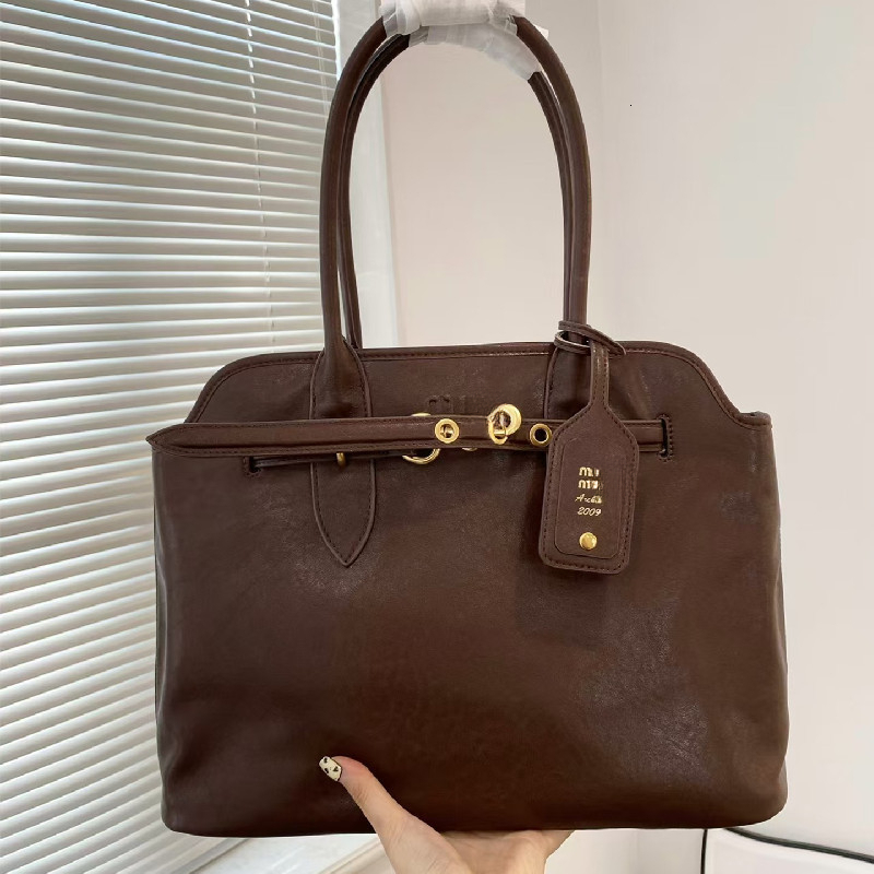 Designer Women Vintage Large Top Handle Tote Bag Metal Buckle Decor Soft Faux Leather Shoulder Handbag With Tag Pendant Ladies Daily Shopping Purse