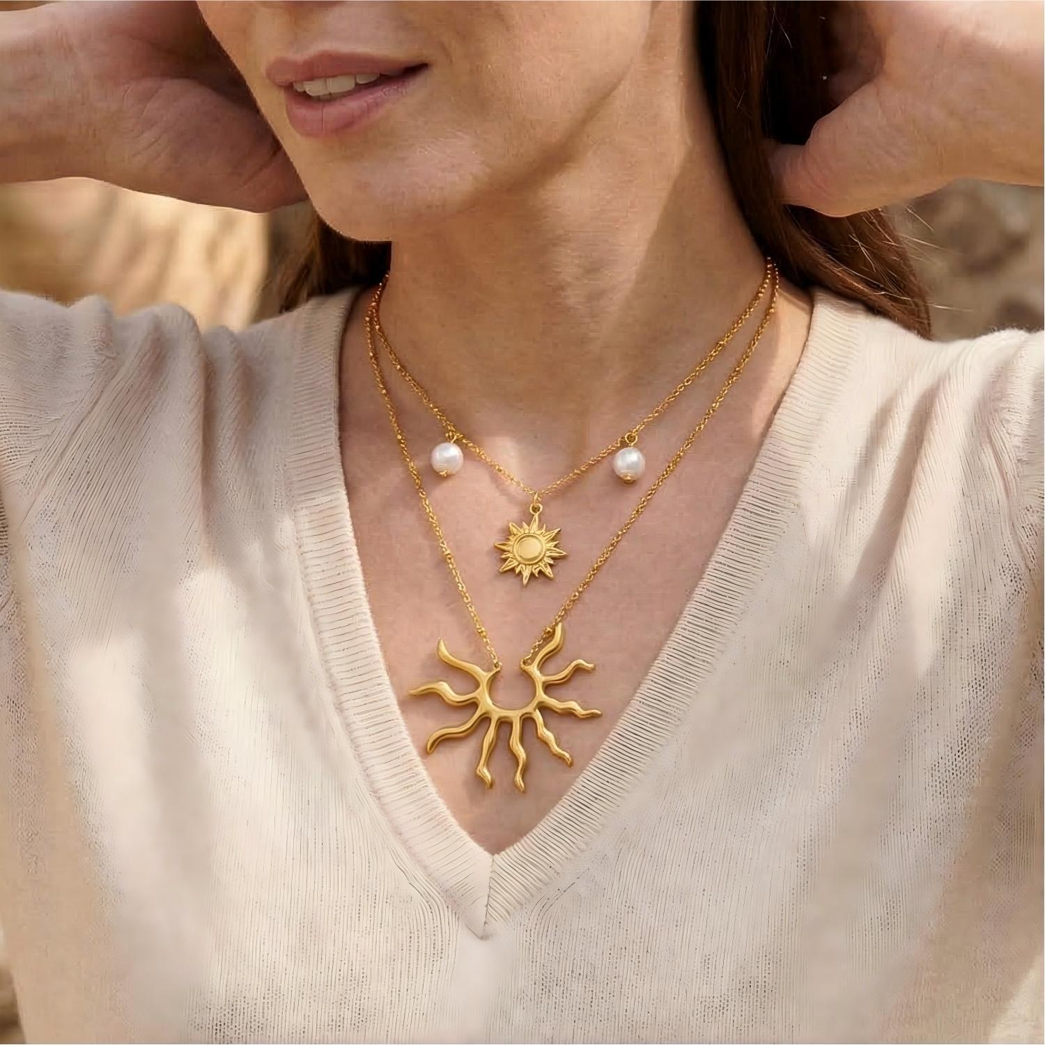 European and American stainless steel necklace with sunflower pendant for women gold hollow single pendant, double-layer stackable, color-retaining