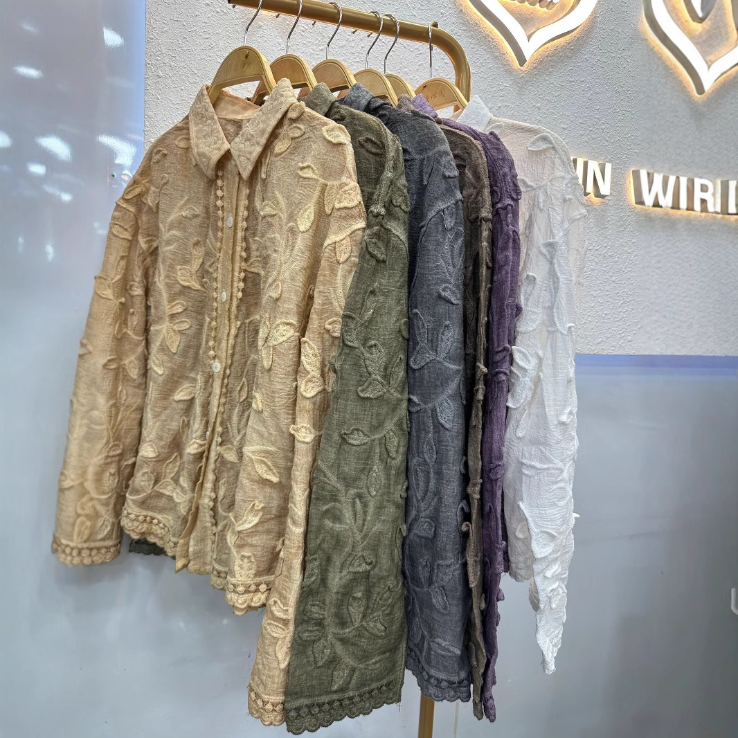 French style romantic and exquisite three dimensional jacquard collared shirt for women spring new loose vintage long sleeve top