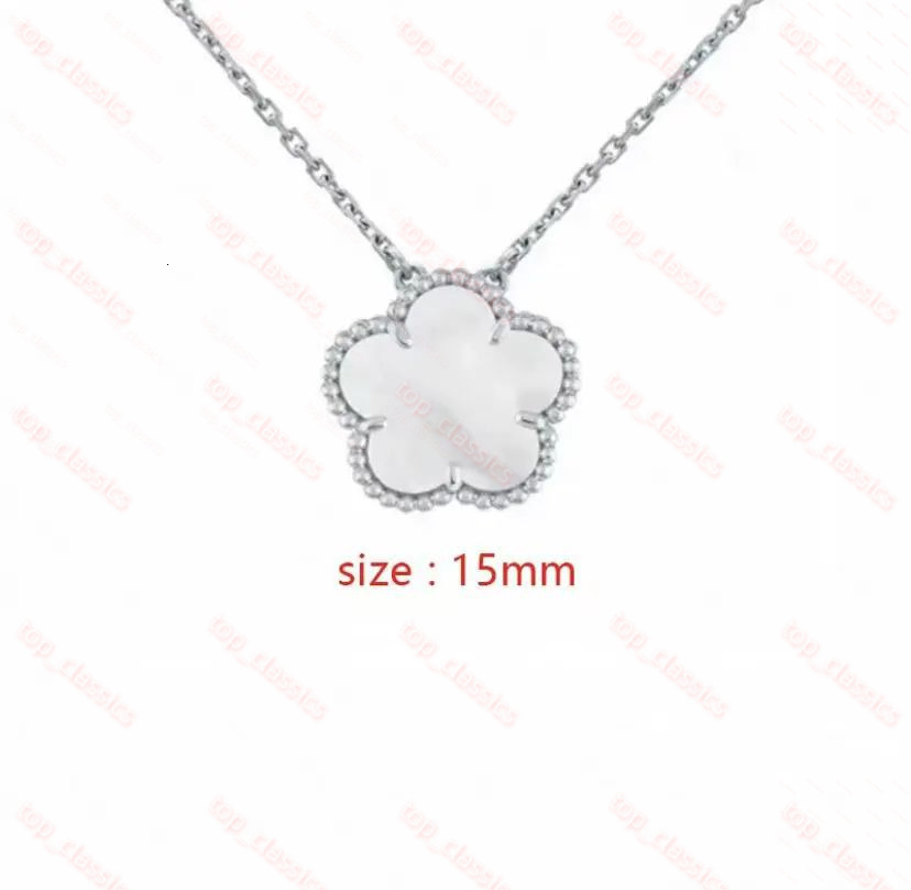 Four-Leaf Clover Necklace Designer Jewelry V Gold Preppy Style Vanlies Cleef Necklace Pendant Chain Agate Luxury Jewelry Necklace Daily Wear Jewelry