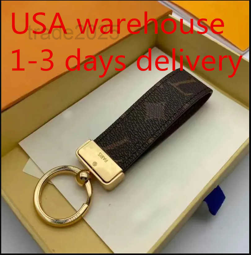 Keychain Classic Exquisite Luxury Designer Car Keyring Zinc Alloy Letter Unisex Lanyard Gold Black Metal Small Jewelry