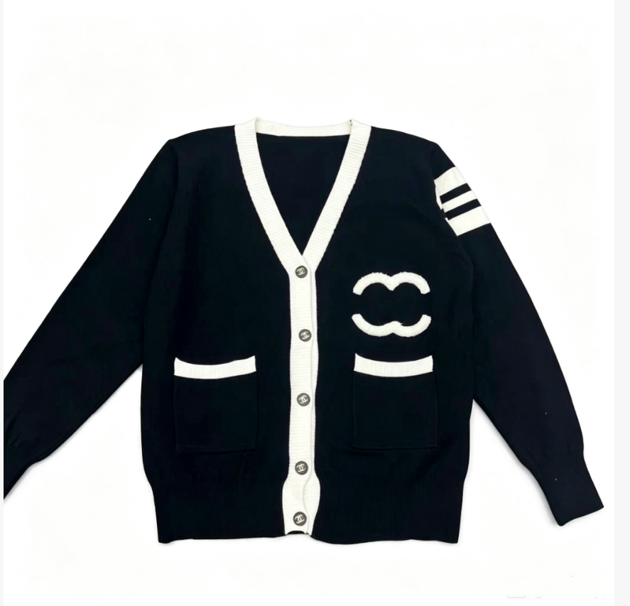 High quality designer sweater women's knitted sweater black and white contrasting splicing letter CC pattern V-neck women's jacket