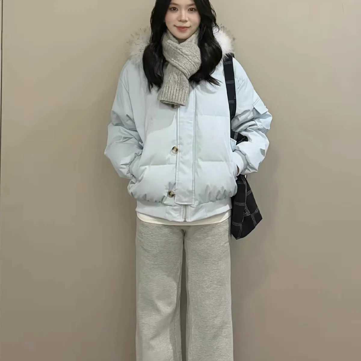 2026 New Women's Hooded Jacket Thickened Loose Coat Fur Collar Short Size Small Bread Clothes Polyester Fiber down Filling H2609171