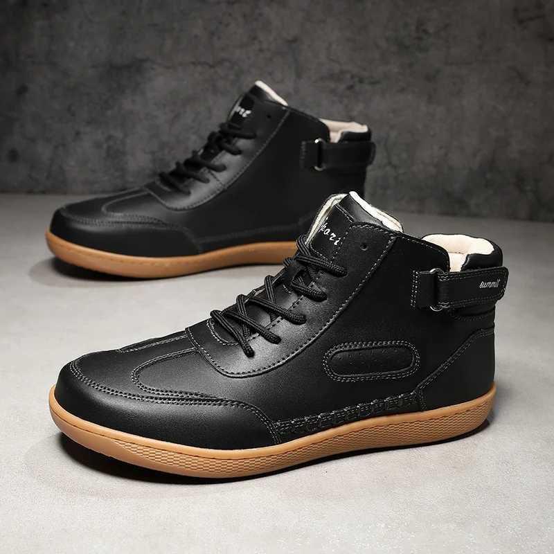High Top Casual Shoes for Men Outdoor Leather Ankle Boots Retro Sport Sneakers Plus Size Male Treking Footwear Motorcycle Boots Q260916