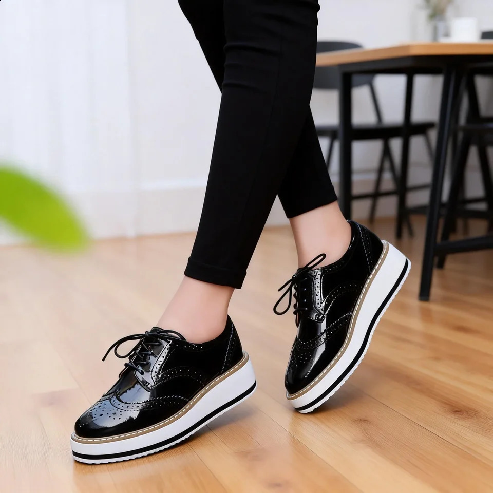 Women's Oxford Flats - Genuine Leather Wingtips Lace-Up Comfort Brogue Derby Patent Platform Casual Shoes for Spring Autumn 260917