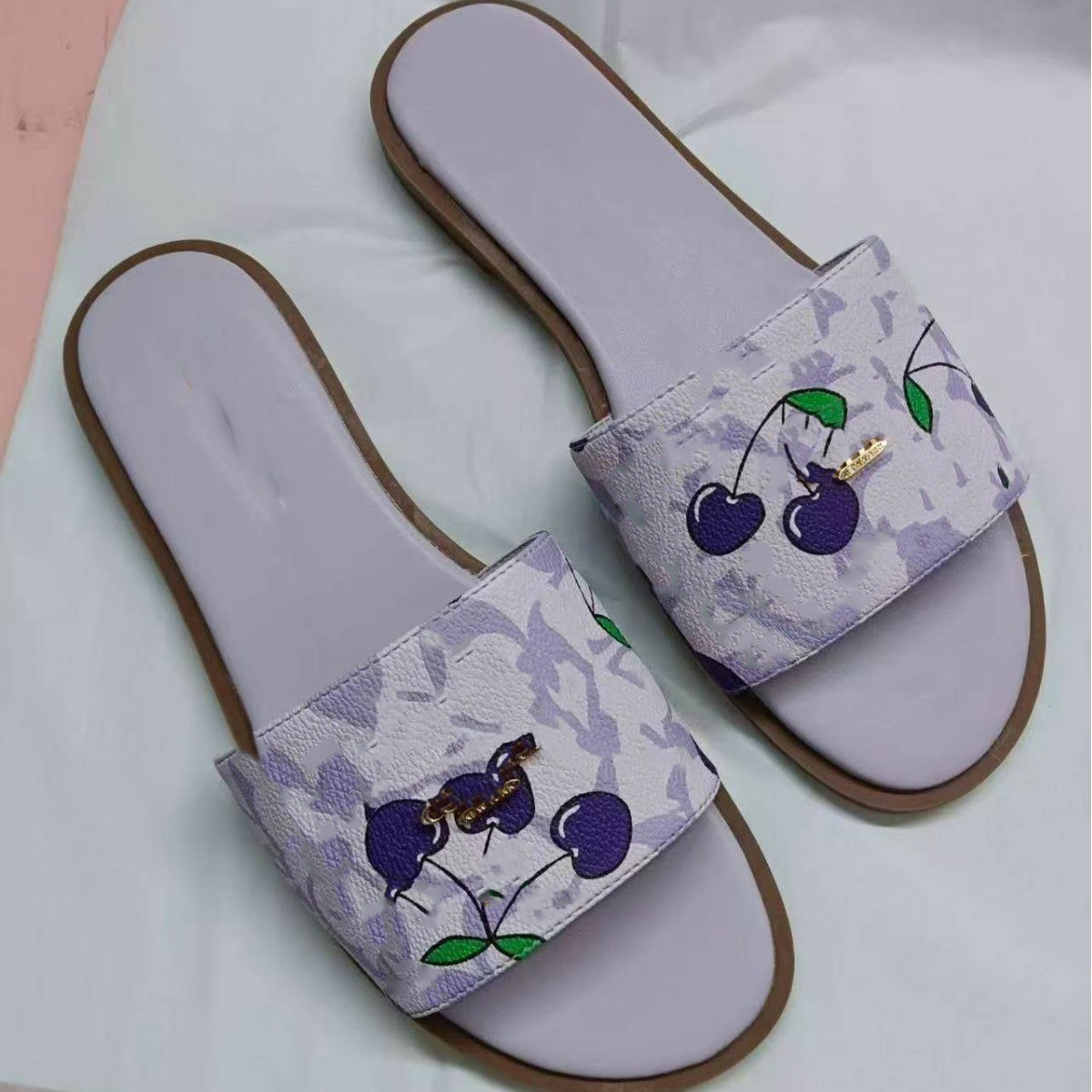 Designer Slippers Summer woMen Shoes Slippers Beach Outdoor EVA Non-Slip Slides Ladies Fashion Flats Flip Flops Casual Sandals Luxury Household