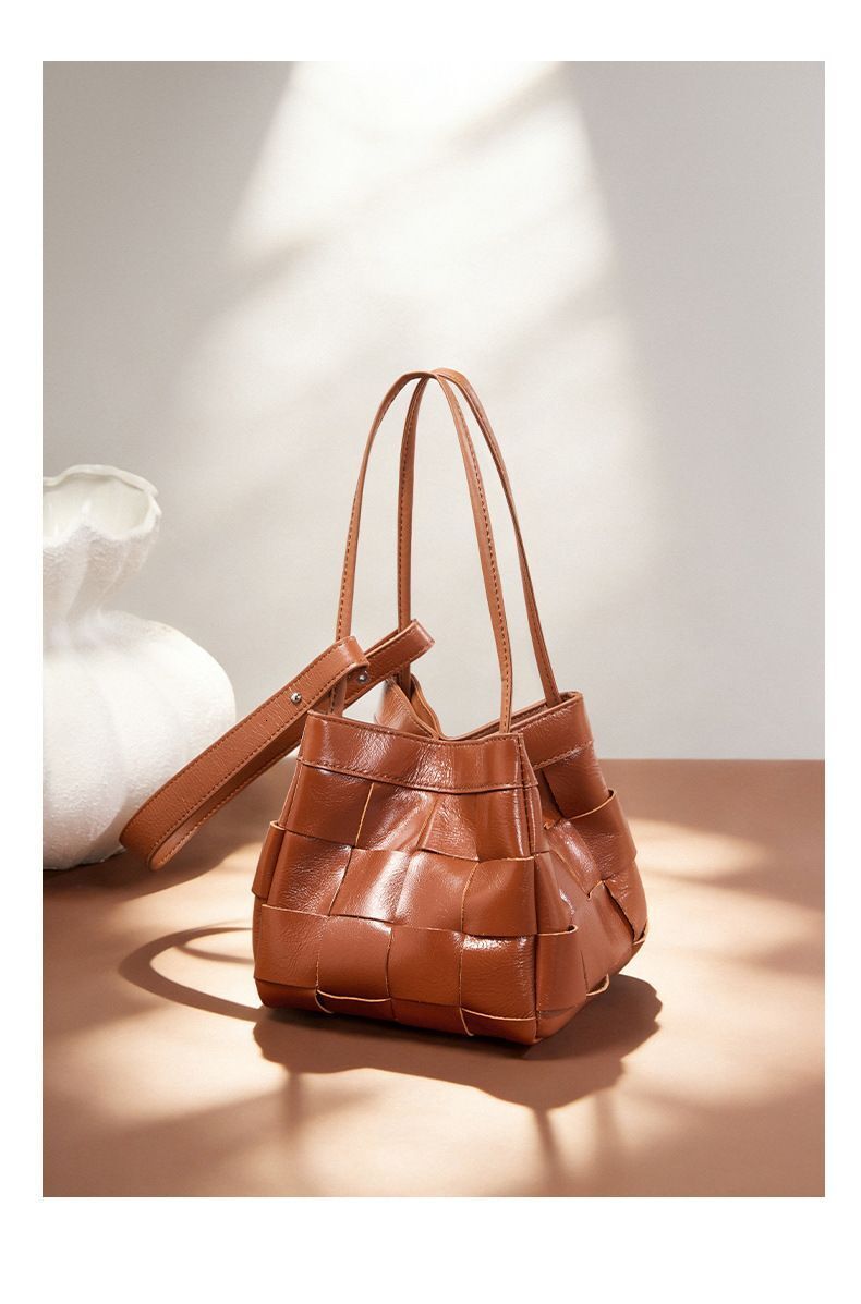 Designer Fashion Bucket Bags Yoga Crossbody Bag with Drawstring Closure Travel Gym Backpack Commuter Shoulder Zipper Handbag Tote Textured Women