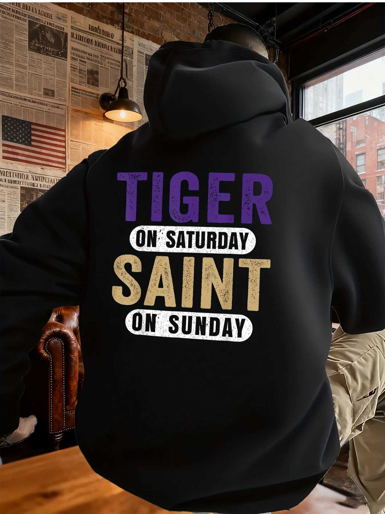 Retro-style men's hooded sweatshirt with graphic design and back print. Daily casual outdoor comfortable hooded shirt. S260918R3EC
