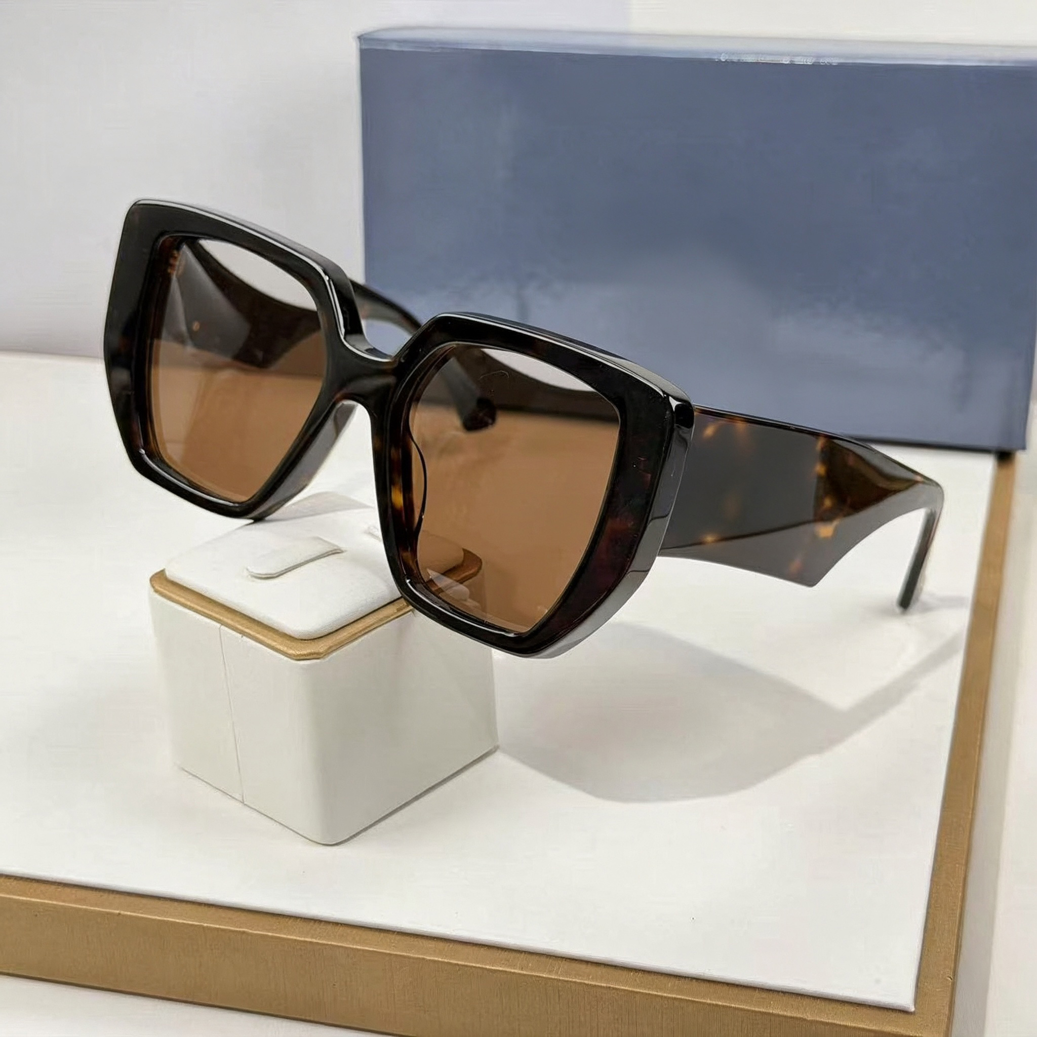 Popular Sunglasses For Men Women 0956S Fashion Summer Travel Avant-Garde Goggles Style Anti-Ultraviolet UV400 Oval Acetate Full Frame Glasses Random