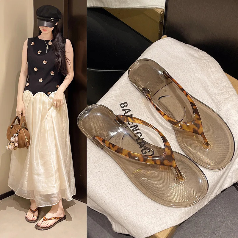 2026 Women Leopard Print Jelly Flip Flops Transparent Flat Thong Sandals Non Slip Summer Beach Casual Walking Slippers 260917