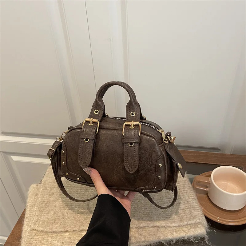 Punk Style Belt Rivet n PU Shoulder Bags for Women Vintage Ladies Double-pocket Crossbody Bag Casual Cool Girls Handbags 260917