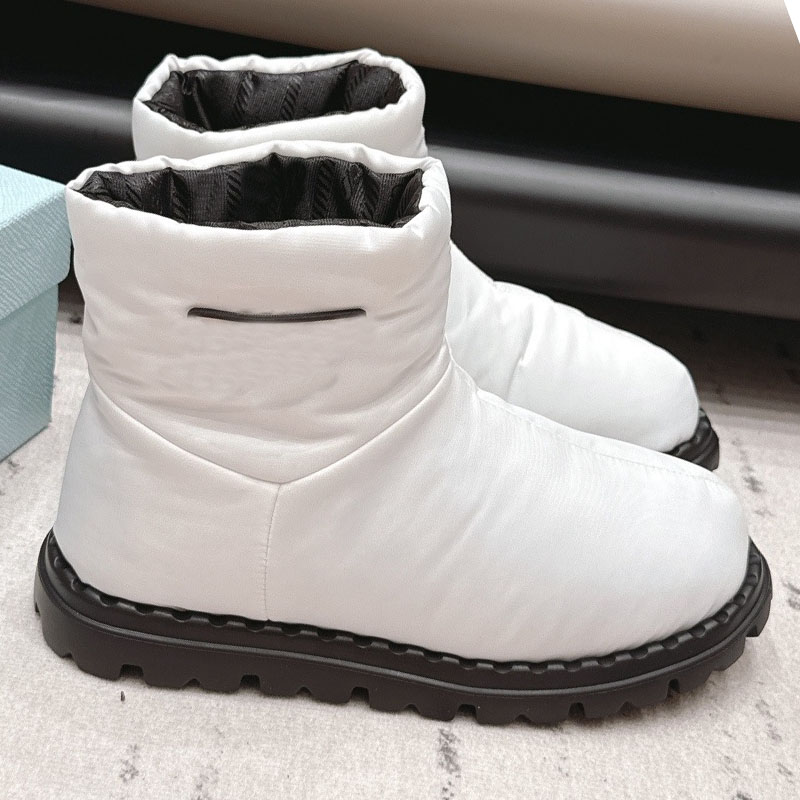 Re Nylon Gabardine Boots Womens Designer White Velvet Short Tube Snow Boots Thickened Temperature Locking Fabric Thick Bottom Outdoor Cold Resistant