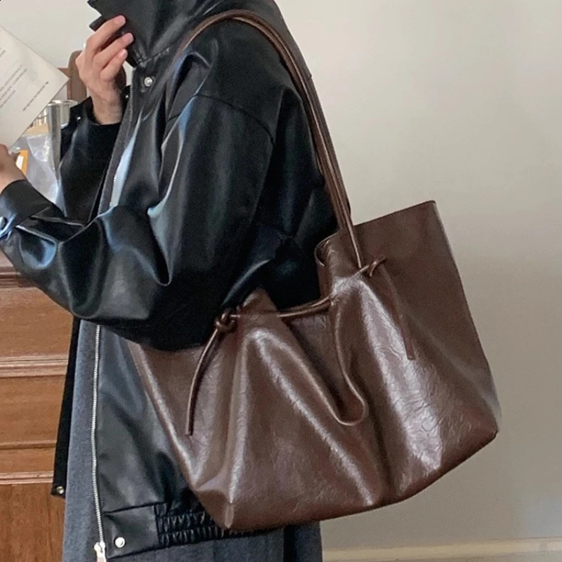 Drawstring Pleated PU Leather Shoulder Bags for Women Simple Solid Color Female Tote Handbags Casual Large Capacity Daily Bag 260917