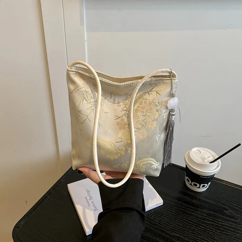 Chinese Style Tassel n Women Shoulder Bags Lightweight Portable Ladies Underarm Bag Simple Female Zipper Bucket Handbag 260917