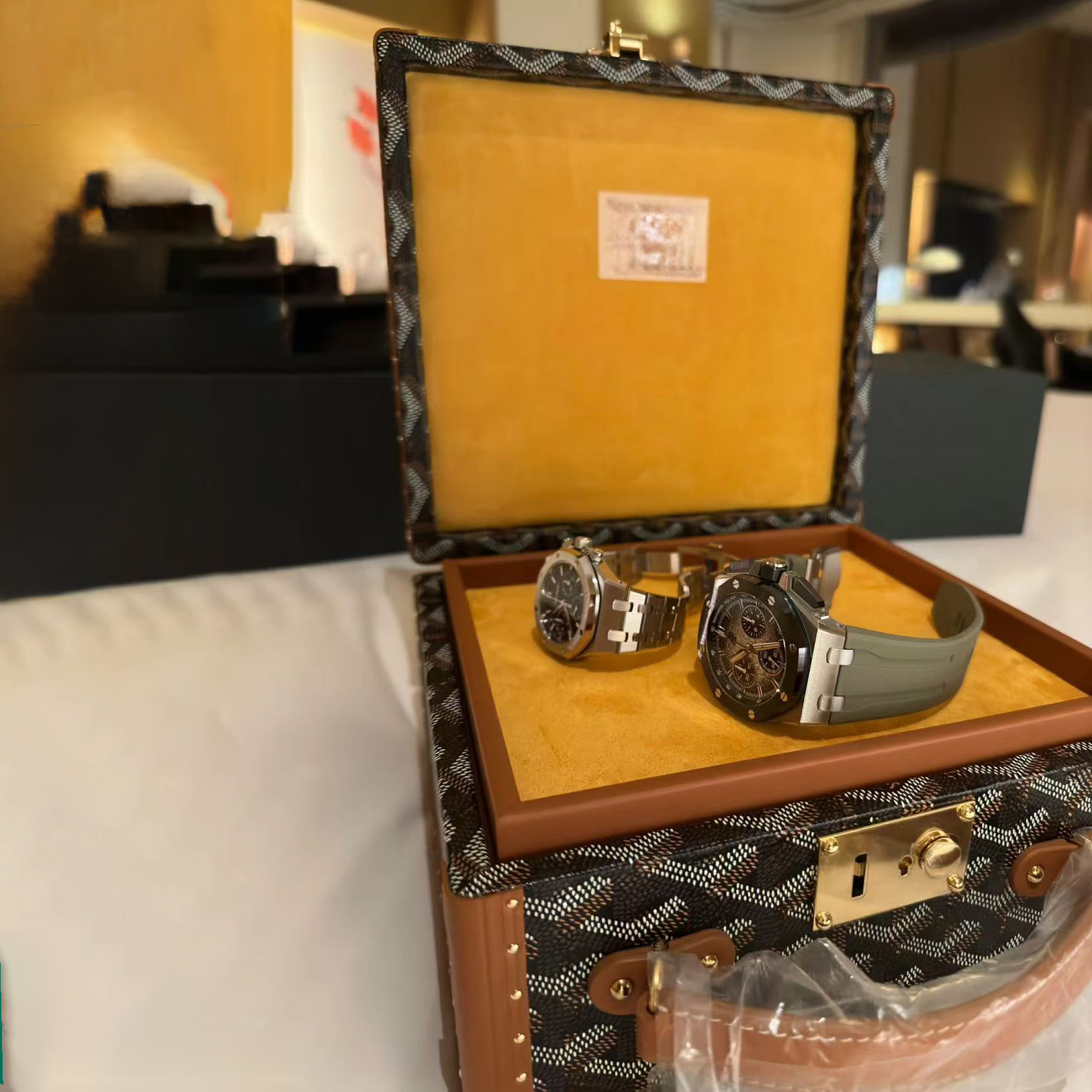 master quality men 8 slots watch storage boxes designer green watch storage hard trunk luxury cosmetic case jewelry box women velvet lining vintage