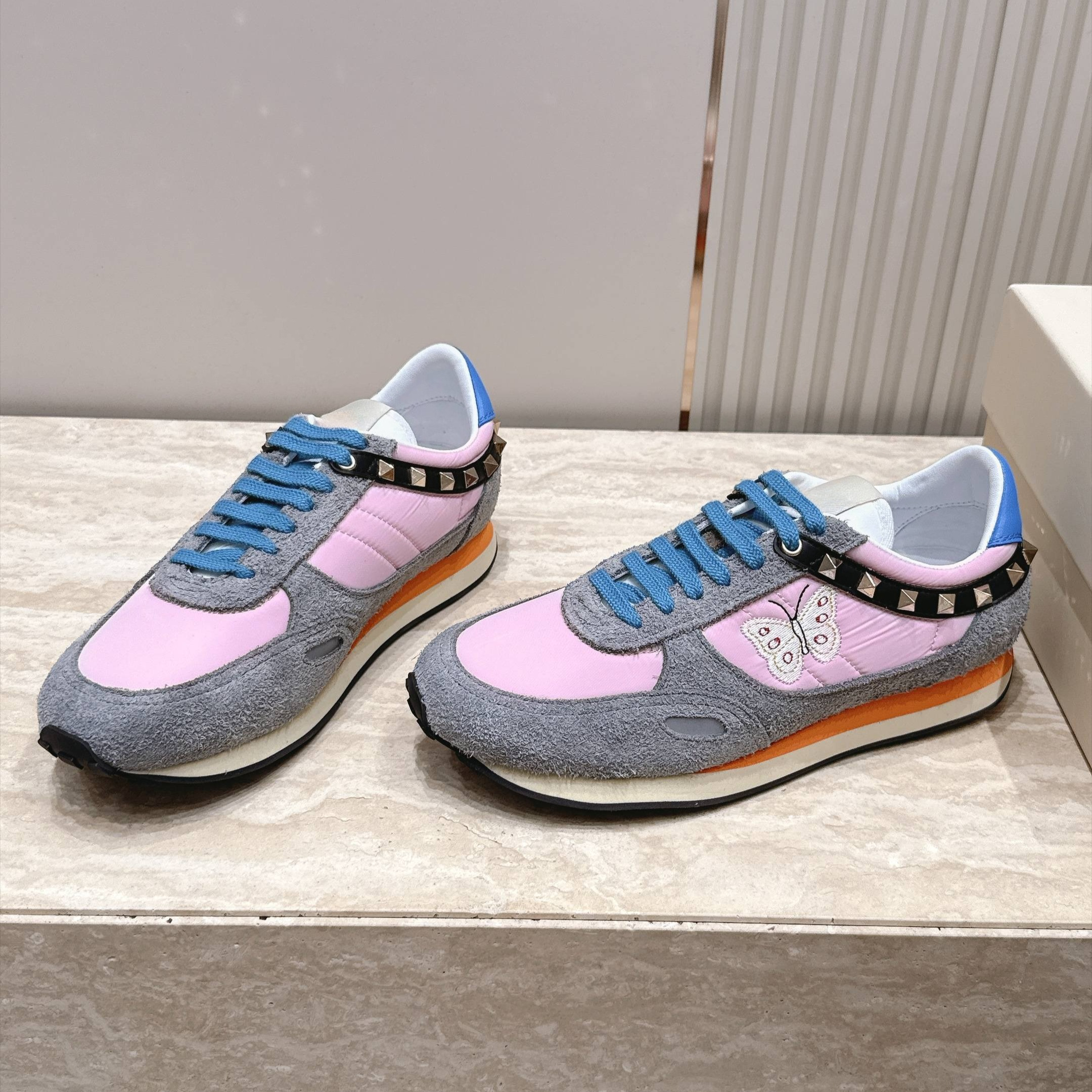 Butterfly Embroidery Sneaker Luxury designer unisex lace up leather and nylon rivets embelished trainers Fashion casual men outdoor shoes Factory fo