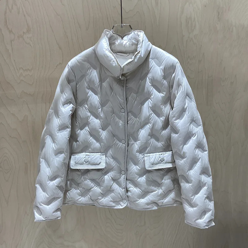 Lagabogy Ultra Light Puffer Jacket Women Spring Autumn Stand Collar Coat 90%White Duck Down Parka SingleBreasted Outerwear 260918