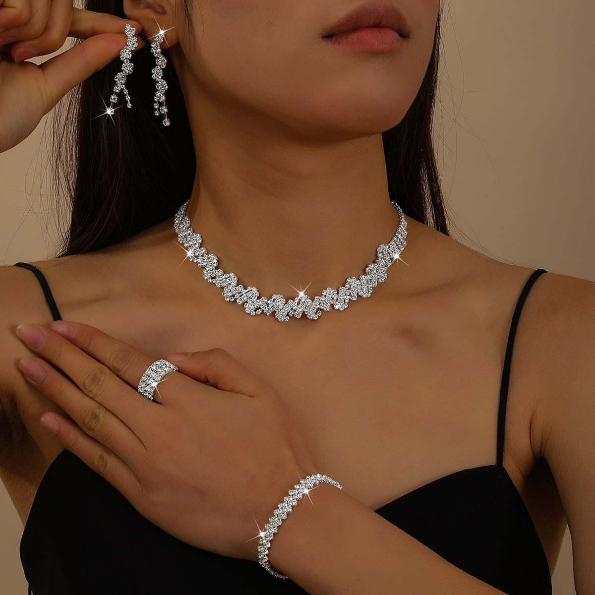 best-selling sparkling jewelry set: European American niche diamond-studded high-end necklace, four-piece set for a light luxury and elegant look