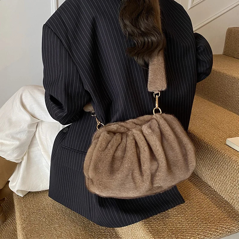 Solid Color Pleated Faux Fur Women's Shoulder Bag Versatile Ladies Plush Crossbody Bag Casual Female Cloud Handbags Clutch Purse 260917