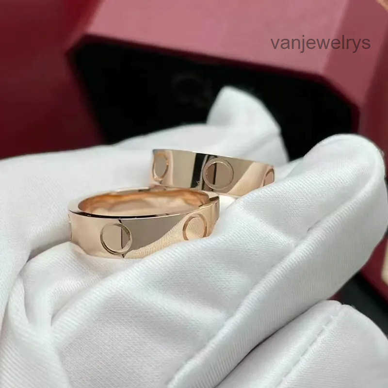 Luxurys Designer Ring for Women Classic Fashion and Exquisite Love Rings Trend Band Simple Personality Style Romantic Jewelry holiday Gift good nice