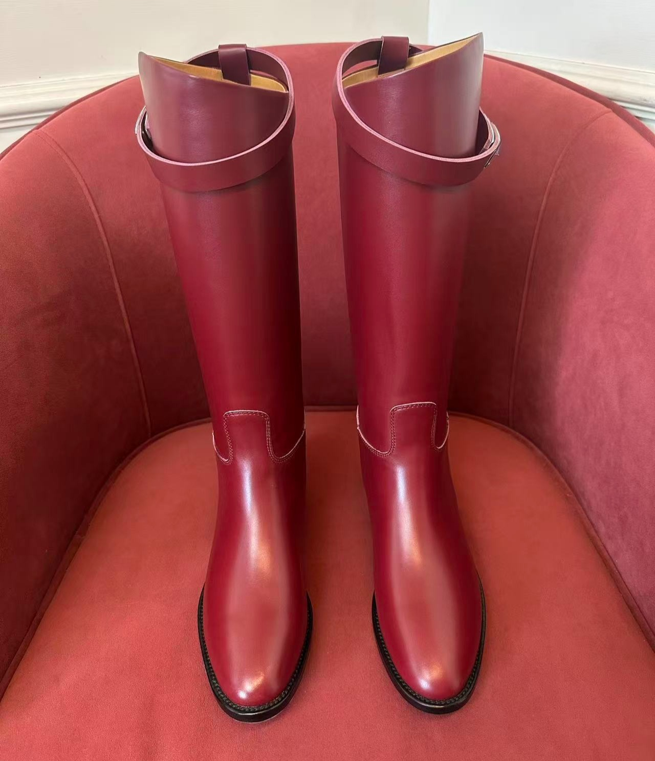 19A Full Handmade Genuine Leather Designer shoe Burgundy High-quality High-top riding boot lock buckles long boots Round toes Flat heels knee-length