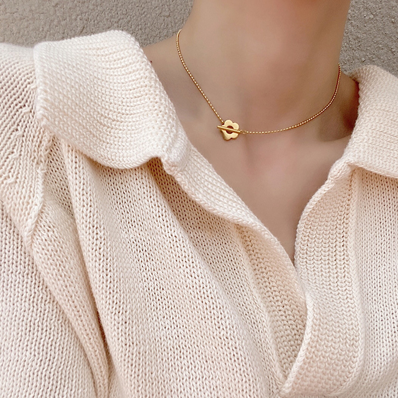 Designer Y2K Floral Necklace For Women Titanium Steel Beaded Chain Hollow Flower OT Toggle Clasp Minimalist Elegant Stackable Neck Jewelry Retro Acc