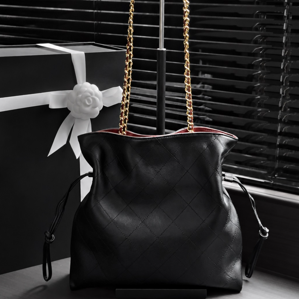 Quilted Tote Bag Soft Leather Drawstring Shoulder Purse Refined Work Travel Weekend Top-Tier Designer New Arrival